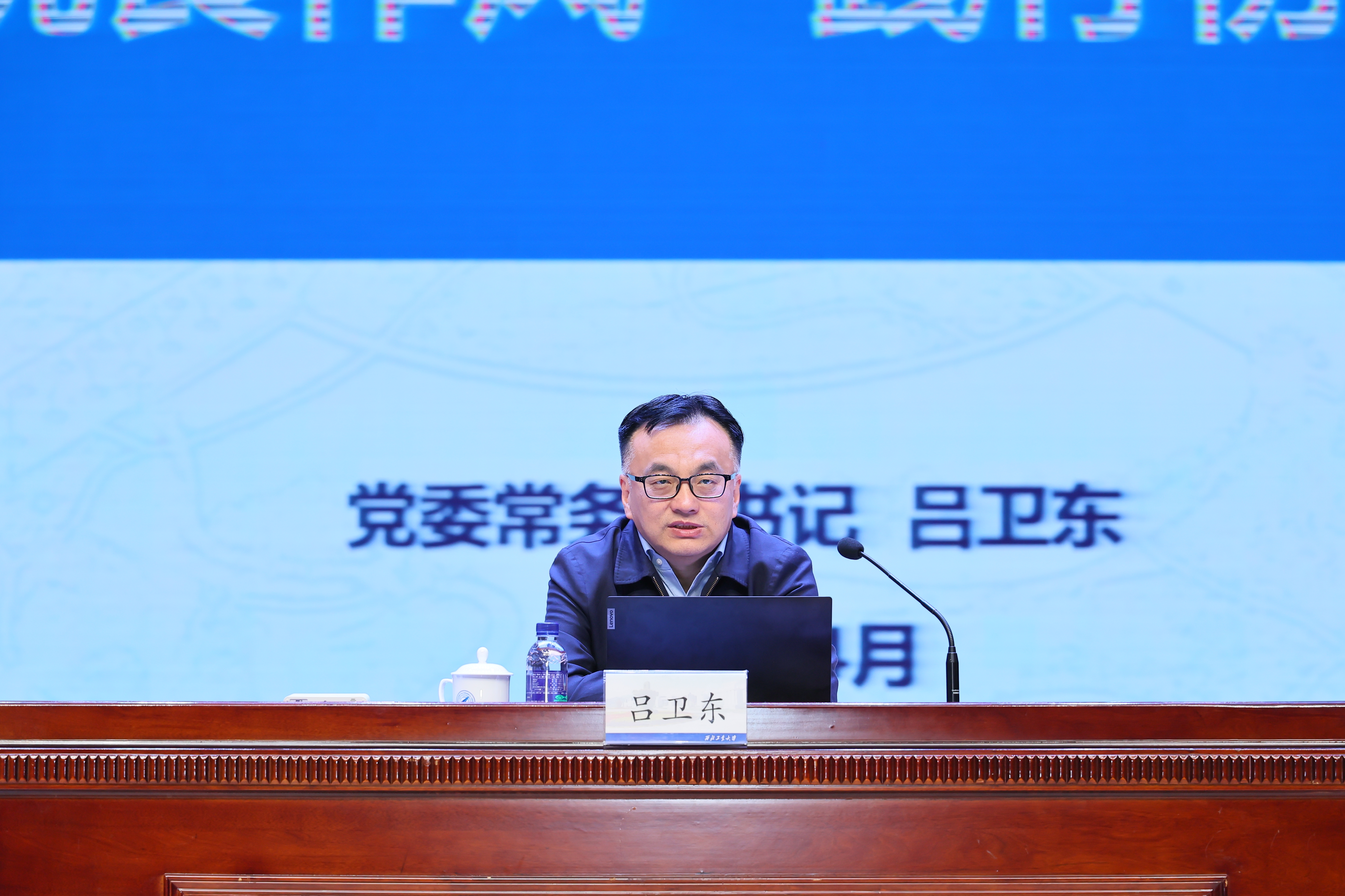 图一 吕书记.JPG