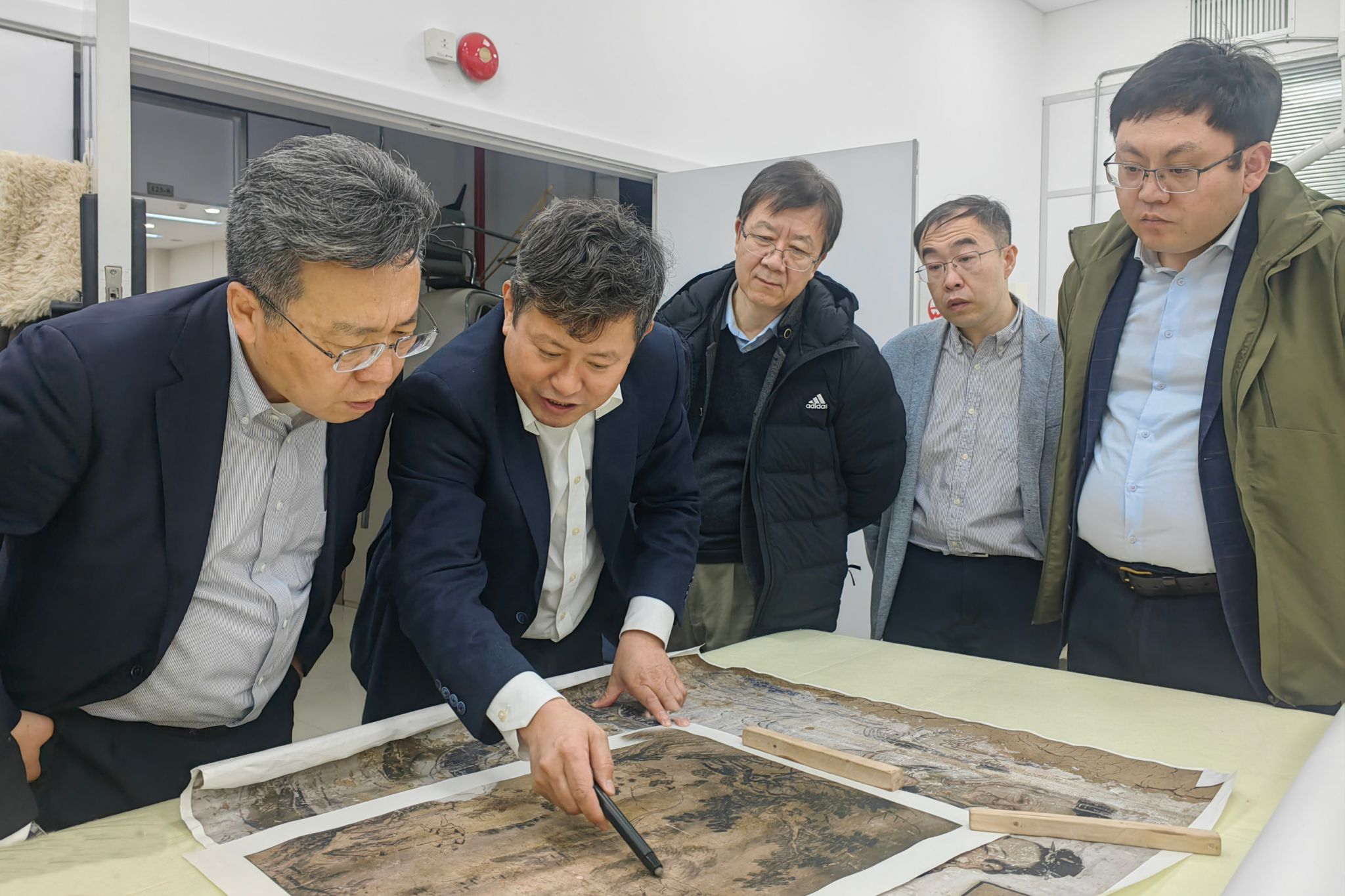 参观实验室.jpg
