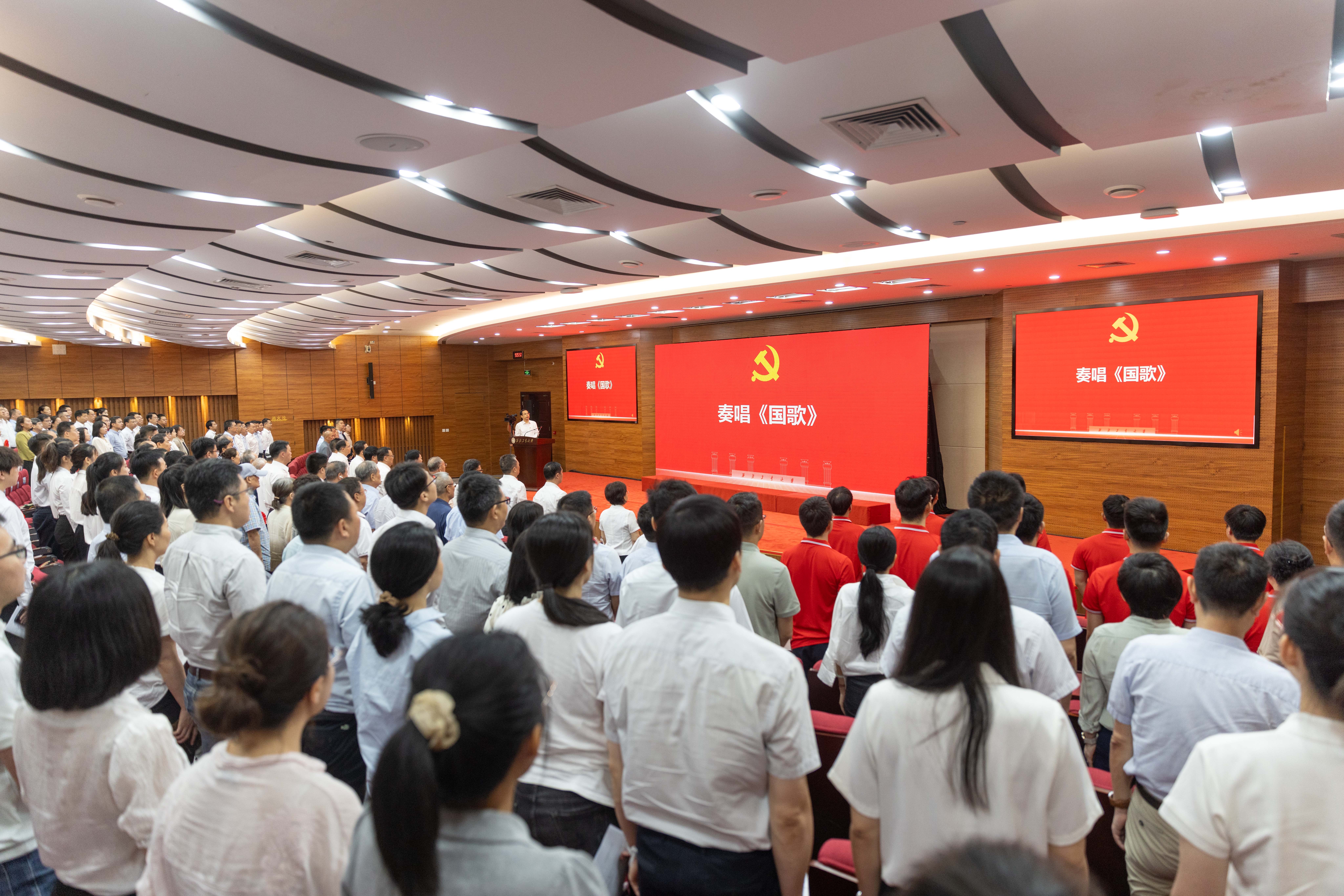 20240701西北工业大学“七一”表彰大会奏唱国歌1——司哲摄.jpg